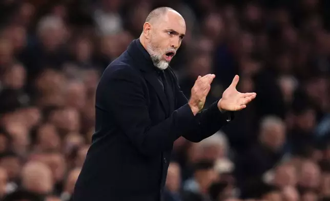 伊戈爾圖多爾在2026年3月5日周四，倫敦舉行的英超足球賽事中於場邊指揮。  AP圖片