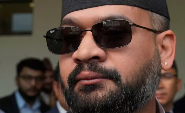 2026年3月26日周四，巴連德拉沙抵達尼泊爾加德滿都的聯邦議會，出席新當選眾議院議員的宣誓就職儀式。(美聯社圖片/Niranjan Shrestha) AP圖片