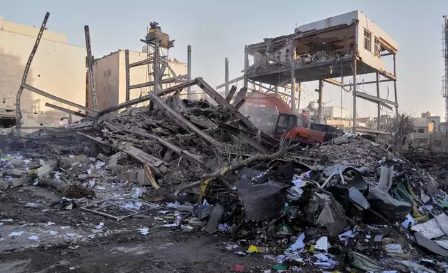 2026年3月2日星期一，在美以軍事行動期間，伊朗德黑蘭一個被擊中的警局遭到破壞。(美聯社圖片/Vahid Salemi) AP圖片