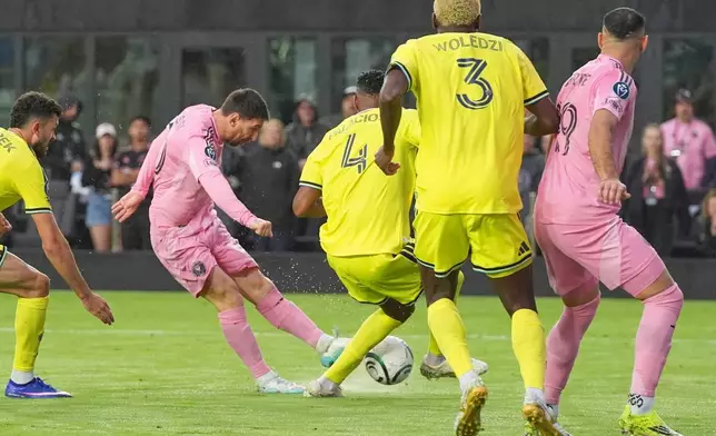 國際邁亞密前鋒美斯（10號）射入其職業生涯第900個入球。AP圖片