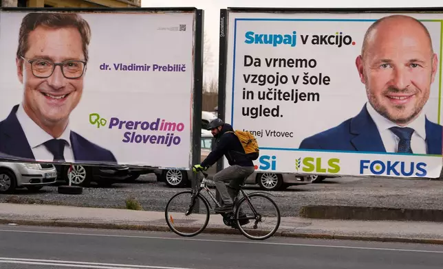 一名單車手駛過斯洛文尼亞盧布爾雅那的選舉海報，攝於2026年3月18日周三。(美聯社圖片/Darko Bandic) AP圖片