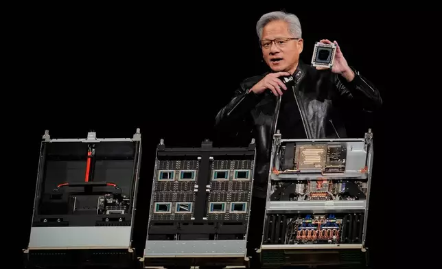 英偉達行政總裁黃仁勳於2026年3月16日周一，在加州聖荷西一場聚焦人工智能的英偉達會議上，談及維拉魯賓系統（Vera Rubin system）。 (美聯社圖片/Godofredo A. Vásquez) AP圖片