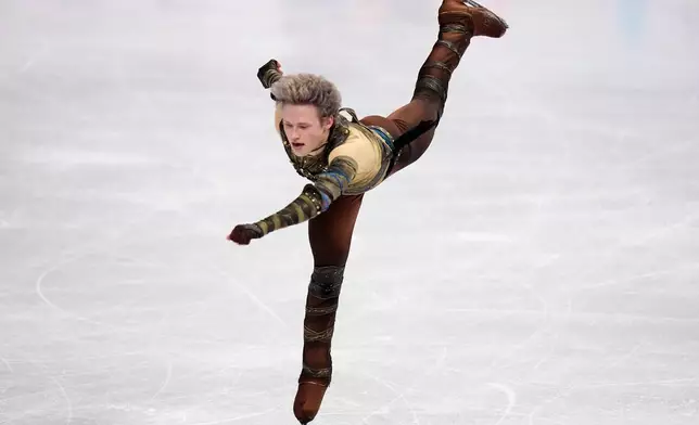 美國選手伊利亞馬連寧在捷克布拉格舉行的花樣滑冰世界錦標賽男子短節目中比賽，攝於2026年3月26日周四。(美聯社圖片/Petr David Josek) AP圖片
