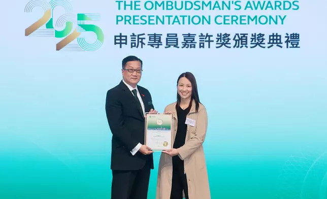 房協高級經理（物業管理）卓思敏獲頒「2025申訴專員嘉許獎」的「公職人員獎」，表揚其盡心服務居民及與住戶構建和諧環境的傑出表現。