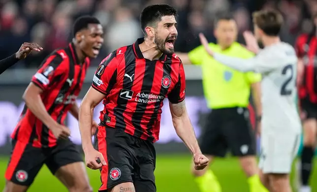 米迪蘭特（Midtjylland）球員馬田·艾歷（Martin Erlić）在丹麥海寧（Herning）舉行的歐霸盃足球賽中慶祝入球，攝於2026年3月19日周四。(Bo Amstrup/Ritzau Scanpix via AP) AP圖片