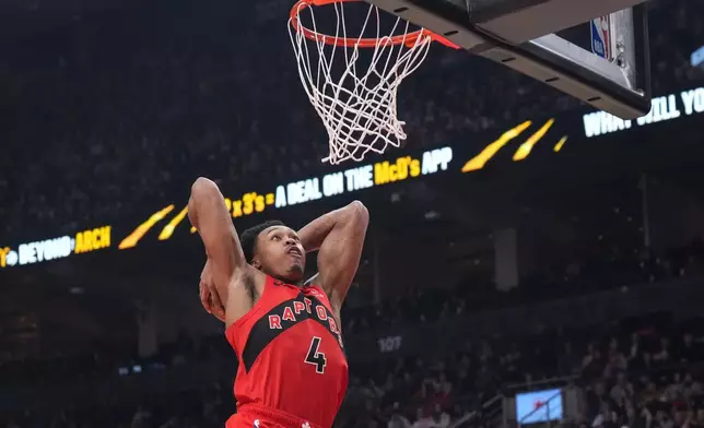 多倫多速龍球員史葛賓斯（4號）得分。 AP圖片