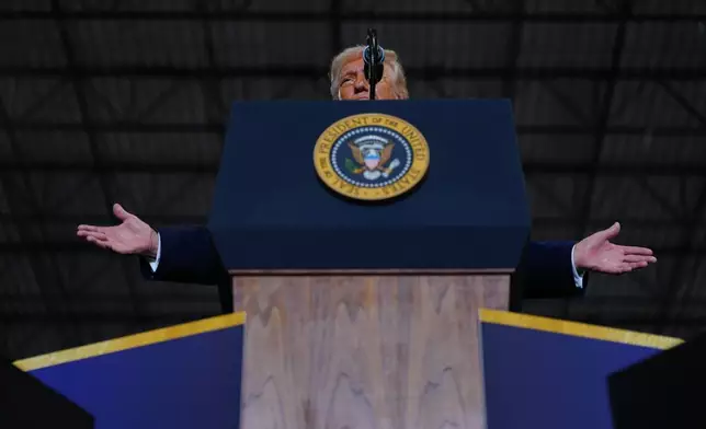 總統特朗普於 2026 年 3 月 11 日周三在肯塔基州希伯倫的 Verst Logistics 發表講話。(美聯社圖片/Julia Demaree Nikhinson) AP圖片