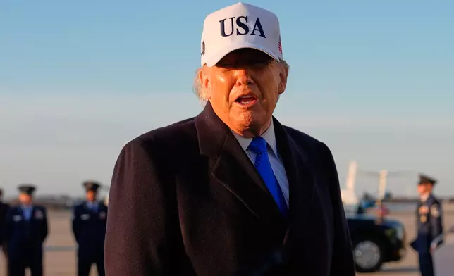 特朗普表示，美軍目前重點是摧毀伊朗導彈及無人機，正在摧毀伊朗無人機製造工廠。