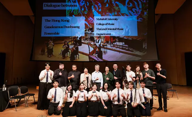 樂團成員與瑪希敦大學代表Mahidol Thai Traditional Music Ensemble合照，圖片來源：香港天籟敦煌樂團