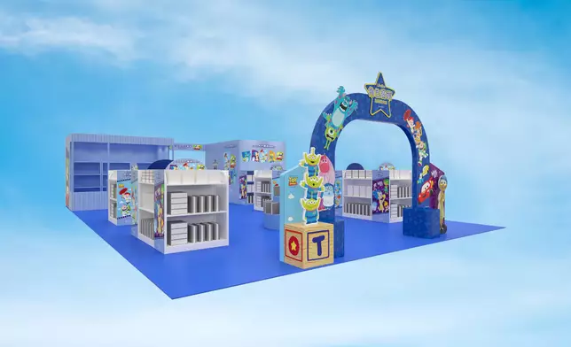 《玩轉腦朋友》歡樂擔當「樂樂」打卡位等您蒞臨尋找快樂泉源人氣角色電影海報打卡位帶您穿梭各大人氣 Pixar 彼思故事