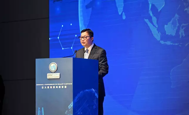 保安局局長鄧炳強於3月11日在會議上致開幕辭。 政府新聞處圖片