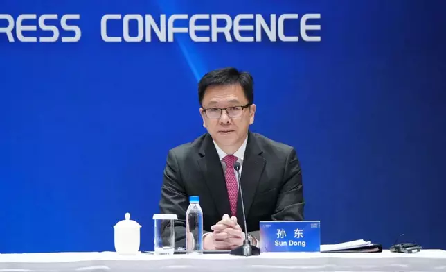 孫東早前在北京出席2026年世界互聯網大會亞太峰會新聞發布會。政府新聞處圖片