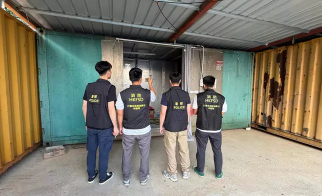 在上水搗破的非法燃油儲存倉。 政府新聞處圖片