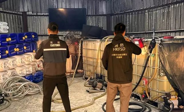 在元朗搗破的非法加油站。政府新聞處圖片