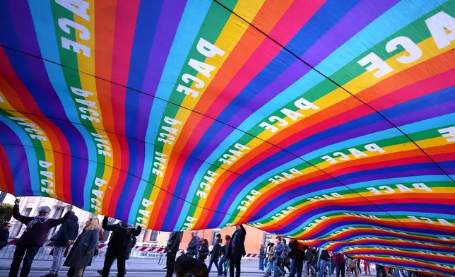 2026年3月28日周六，人們在羅馬參加由「沒有國王意大利運動」（No Kings Italy movement）組織的全國反戰示威。(美聯社圖片/Andrew Medichini) AP圖片