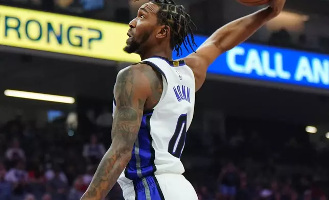 帝王隊後衛蒙克（Malik Monk）在周日（2026年3月8日）於加州薩克拉門托舉行的一場NBA籃球賽上半場，對陣公牛隊時入樽。(美聯社圖片/艾倫格雷斯 Alan Greth) AP圖片