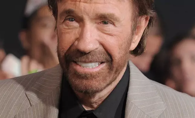 資料圖片：卻諾里斯於2012年8月15日在洛杉磯出席電影《轟天猛將2》首映禮。(Jordan Strauss/Invision/美聯社圖片) AP圖片