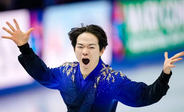 日本選手鍵山優真（Yuma Kagiyama）在捷克布拉格舉行的花樣滑冰世界錦標賽男子自由滑比賽中，完成表演後作出反應。攝於2026年3月28日周六。(美聯社圖片/Petr David Josek) AP圖片