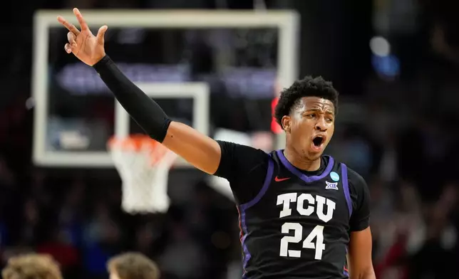 2026年3月19日周四，南卡羅來納州格林維爾，全國大學體育協會大學籃球錦標賽首圈上半場，德州基督教大學前鋒薛維亞艾蒙斯在對陣俄亥俄州立大學得分後慶祝。(美聯社圖片/Chris Carlson) AP圖片