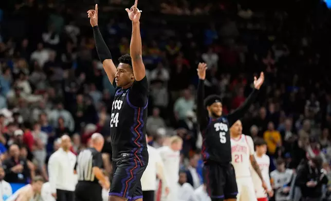 2026年3月19日周四，南卡羅來納州格林維爾，德州基督教大學前鋒薛維亞艾蒙斯在全國大學體育協會大學籃球錦標賽首圈擊敗俄亥俄州立大學後慶祝。(美聯社圖片/Chris Carlson) AP圖片