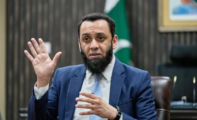 巴基斯坦新聞部長塔拉爾（Attaullah Tarar）周三（2026年3月18日）在伊斯蘭堡接受美聯社訪問。(美聯社圖片/Anjum Naveed) AP圖片