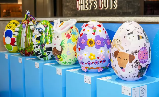 藝術蛋於商場中庭及不同角落展示