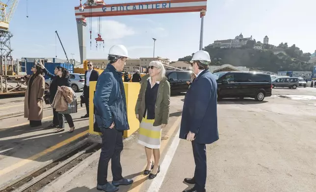 維京郵輪產品執行副總裁卡琳·哈根抵達芬坎蒂尼安科納船廠，出席維京天秤號的下水儀式。 AP圖片