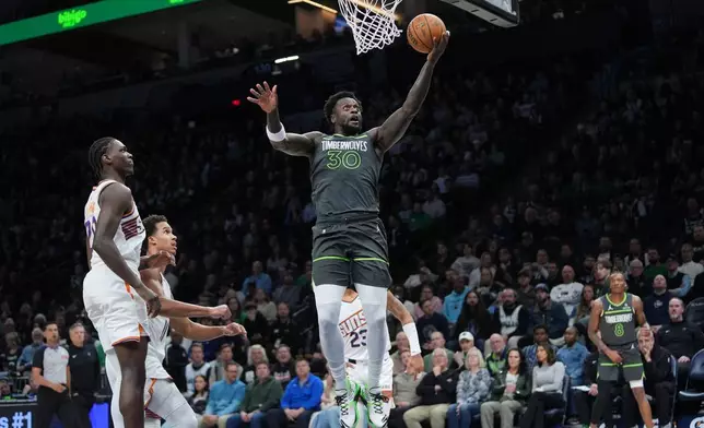 明尼蘇達木狼前鋒祖利亞斯蘭度（Julius Randle）（30號）投籃。AP圖片