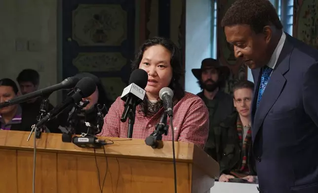 喬治亞薩維奇福特在明尼亞波利斯舉行的新聞發布會上，憶述目睹聯邦移民官員槍殺艾力士普雷蒂。攝於2026年3月26日周四。(美聯社圖片/Mark Vancleave) AP圖片