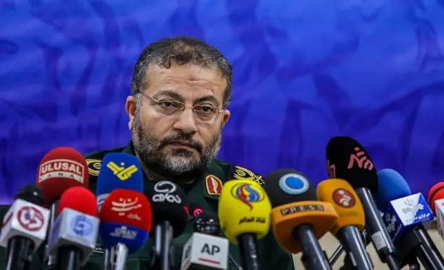 (美聯社圖片/Ebrahim Noroozi, File) 檔案圖片：2019年11月18日，伊朗德黑蘭，伊朗巴斯基準軍事部隊指揮官戈拉姆·禮薩·蘇萊曼尼將軍舉行記者會。 AP圖片