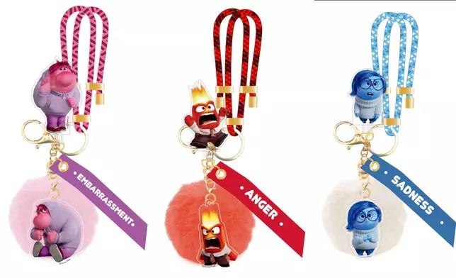 #16 毛毛球匙扣連電話繩