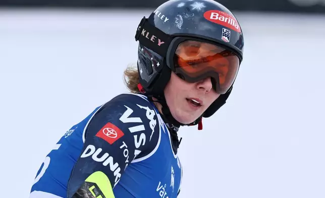 美國選手舒芙蓮（Mikaela Shiffrin）在挪威克維特菲爾（Kvitfjell）舉行的利勒哈默爾世界盃決賽（Lillehammer World Cup Finals）女子超級大迴轉（super-G）賽事終點區。攝於2026年3月22日周日。(美聯社圖片/Marco Trovati) AP圖片