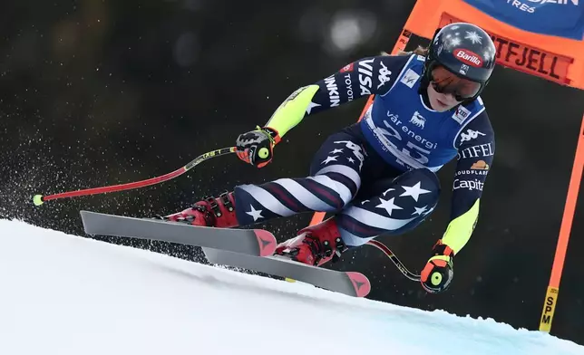 美國選手舒芙蓮（Mikaela Shiffrin）周日（2026年3月22日）在挪威克維特菲耶爾舉行的利勒哈默爾世界盃總決賽女子超級大迴轉賽事中競賽。(美聯社圖片/Gabriele Facciotti) AP圖片