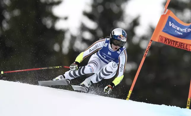 德國選手艾查（Emma Aicher）在挪威克維特菲爾（Kvitfjell）舉行的利勒哈默爾世界盃決賽（Lillehammer World Cup Finals）女子超級大迴轉（super-G）賽事中競賽。攝於2026年3月22日周日。(美聯社圖片/Gabriele Facciotti) AP圖片