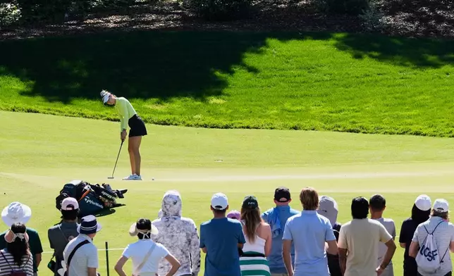 美國球手奈莉哥達（Nelly Korda）於2026年3月22日周日，在加州門洛帕克舉行的LPGA Fortinet創辦人盃高爾夫球賽決賽輪中，在第二洞果嶺推桿。(美聯社圖片/Godofredo A. Vásquez) AP圖片