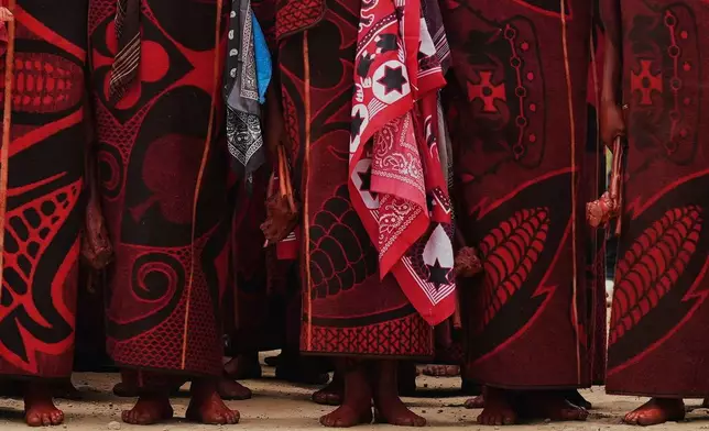 參與者在南非普塔迪查巴（Phuthaditjhaba）的成年禮儀式上穿著傳統服飾。攝於2026年1月3日（周六）。 (美聯社圖片/Alfonso Nqunjana) AP圖片