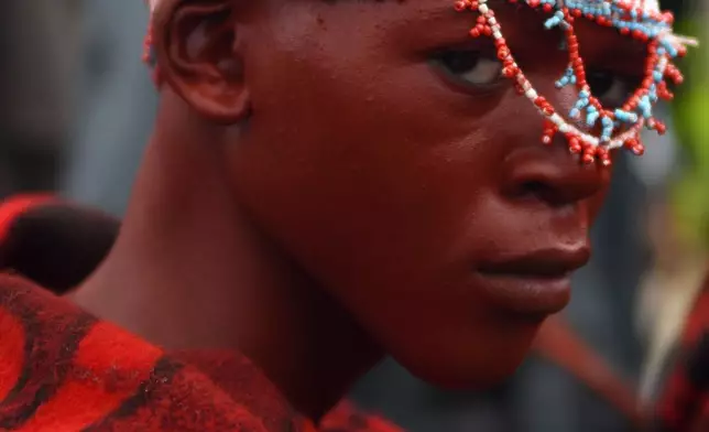 一名參與者在南非普塔迪查巴（Phuthaditjhaba）的儀式上穿著傳統服飾。攝於2026年1月3日（周六）。 (美聯社圖片/Alfonso Nqunjana) AP圖片