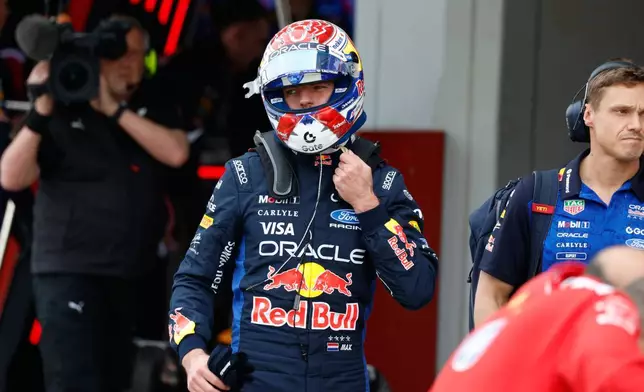 紅牛車隊荷蘭籍車手韋特本（Max Verstappen），周六（2026年3月28日）在日本鈴鹿賽道舉行的日本一級方程式大獎賽排位賽期間離開。（美聯社圖片/Franck Robichon） AP圖片