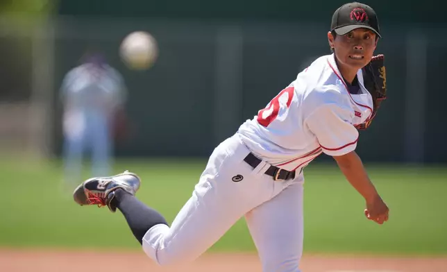 2026年3月19日周四，在佛羅里達州邁爾斯堡（Fort Myers），佐藤綾美（Ayami Sato）在女子職業棒球聯盟（Women's Pro Baseball League）的示範賽中投球。(美聯社圖片/Rebecca Blackwell) AP圖片