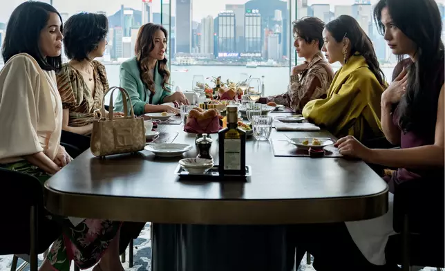 《THE SEASON》描繪一個充滿華麗氣息的復仇故事，背景設在香港上流社會。