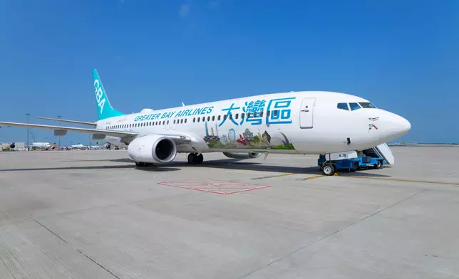 以「發揮香港優勢 建設一流灣區」為設計主題的第二架「大灣區號」投入服務。