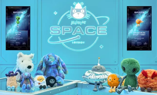 連卡佛時代廣場店太空主題佈置區