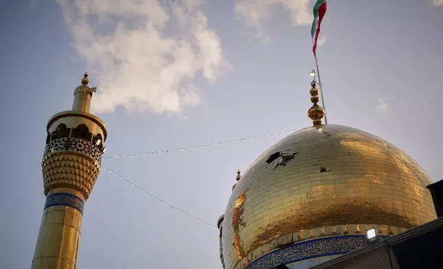 伊朗贊詹（Zanjan）3月31日遭到美國與以色列空襲，清真寺的圓頂受損。AP圖片