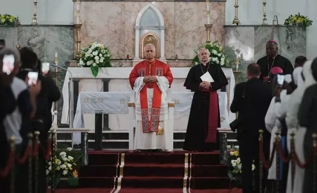 教宗利奧十四世於2026年4月20日周一抵達安哥拉羅安達（Luanda, Angola）花地瑪聖母堂，與主教、神父、獻身男女及牧民工作者會面。這是他為期11天的非洲牧靈之旅的第八天。(美聯社圖片/Andrew Medichini) AP圖片