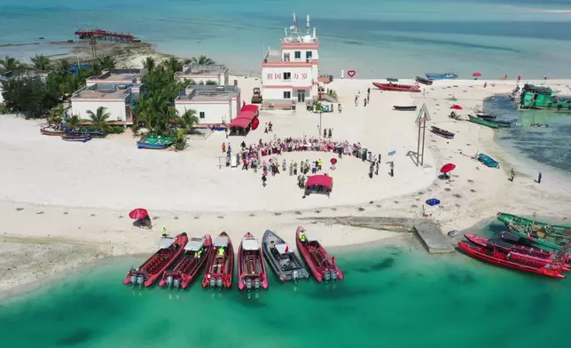 「南海郵輪」賓客參加升旗儀式