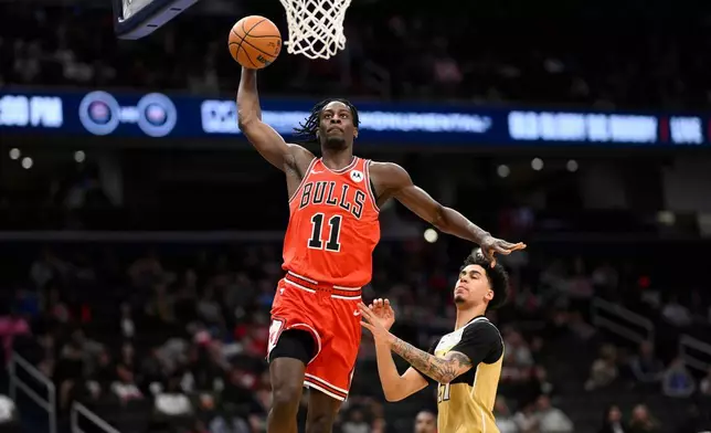 芝加哥公牛前鋒里安納米拿（11號）在華盛頓舉行的NBA籃球賽上半場，突破華盛頓巫師後衛韋爾萊利（右）防守上籃。（美聯社圖片/Nick Wass） AP圖片