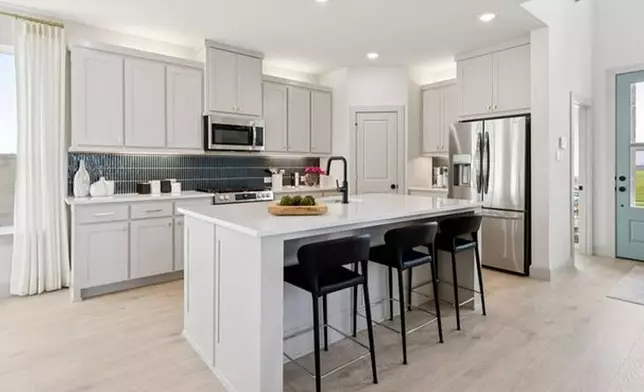 「貝拉二號」位於彩繪樹林地北部 – 諾曼第住宅 AP圖片