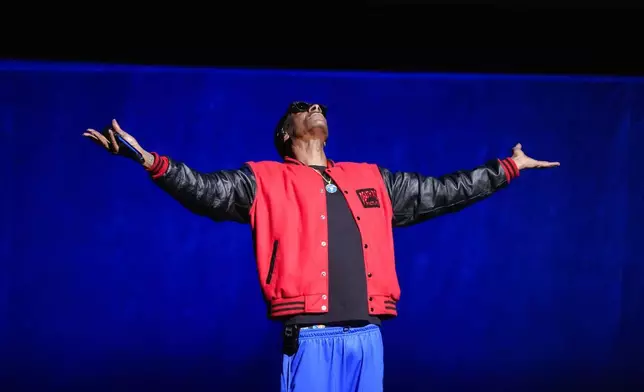 史努比狗狗（Snoop Dogg）於2026年4月15日周三在拉斯維加斯凱撒宮舉行的CinemaCon上，在環球影業及焦點影業的發布會上發言。(美聯社圖片/Chris Pizzello) AP圖片