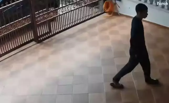 陌生男尾隨女子欲闖入對方屋企。網上圖片