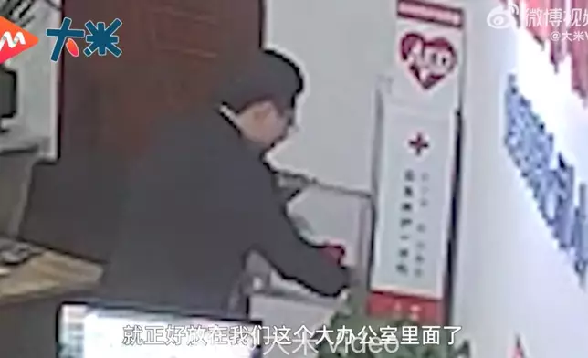 湖南漢返工心臟驟停倒地獲同事冷靜施CPR配合AED搶救挽回一命。影片截圖